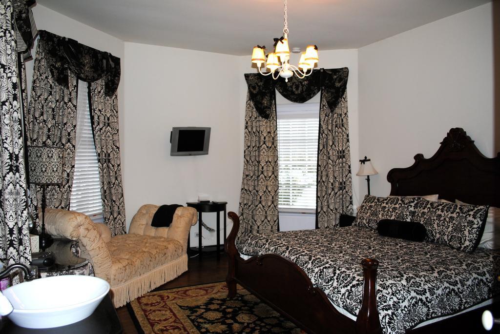 Inn On Poplar Hill Orange Exterior photo